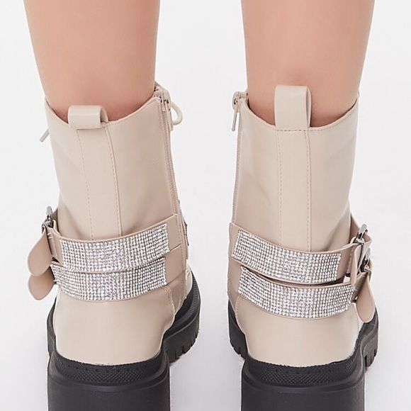 Women’s Booties forever 21 combat - Picture 4 of 4